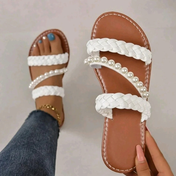 New Sweet Roman Style Pearl Beaded White Flat Beach Sandals - Picture 1 of 5